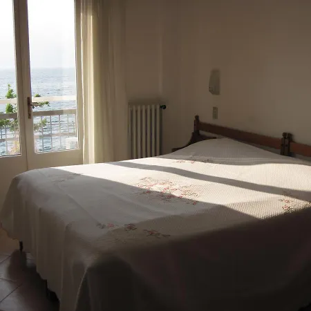 Piccolo Hotel Direkt Am See Brenzone sul Garda Exterior photo